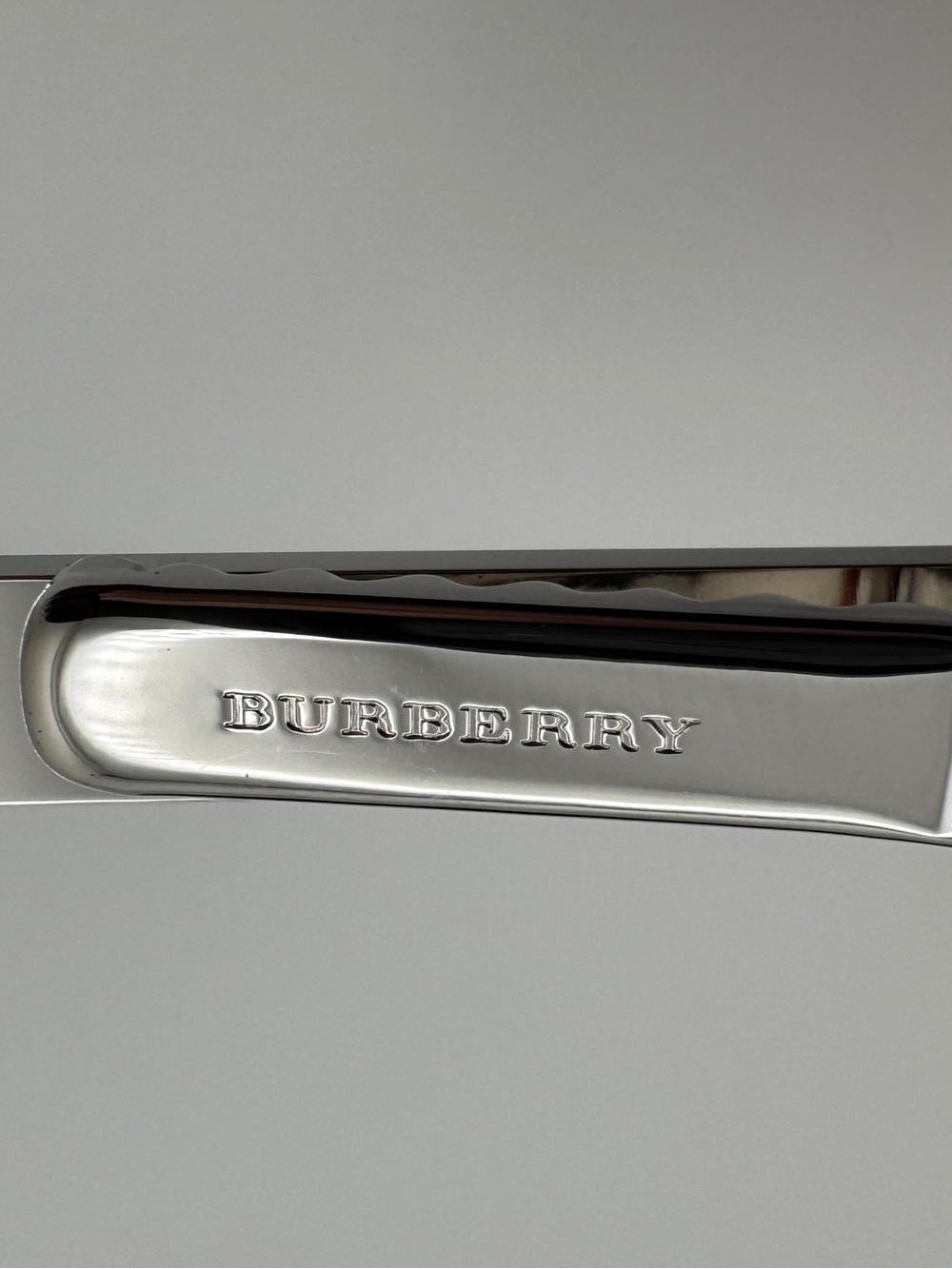 NWOT Burberry Silver and Black Striped Tie Clip - Picture 9 of 13